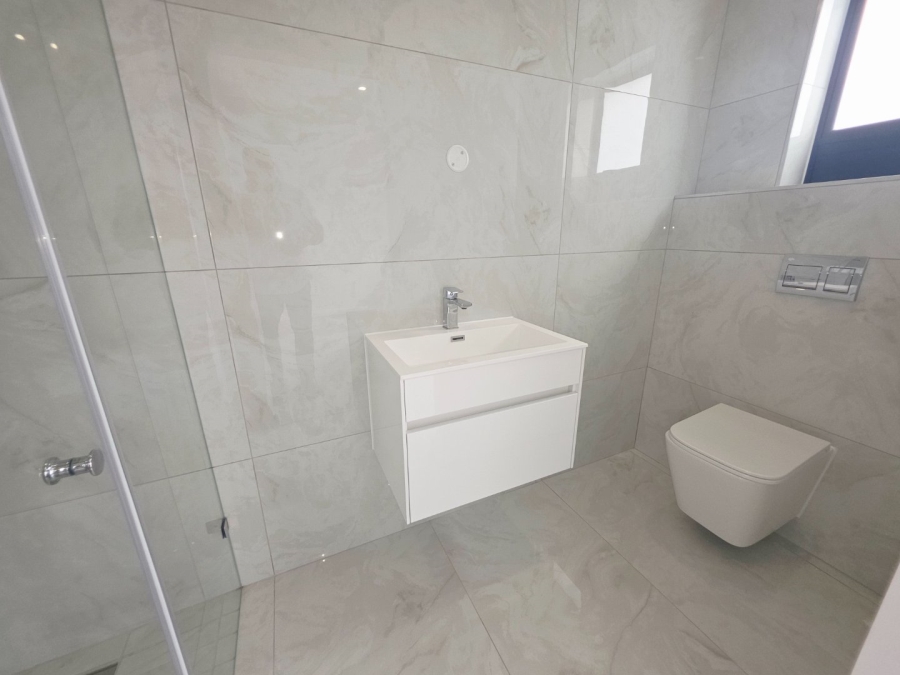5 Bedroom Property for Sale in Sandown Western Cape